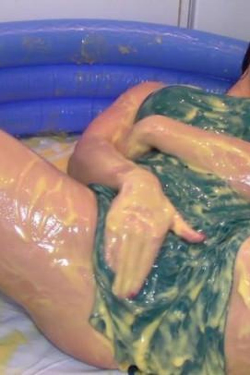 Satin Sploshing - Screenshot 1 of 4 - Food