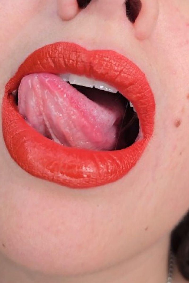 Plump Red Lips - Screenshot 1 of 4 - Face Fetish