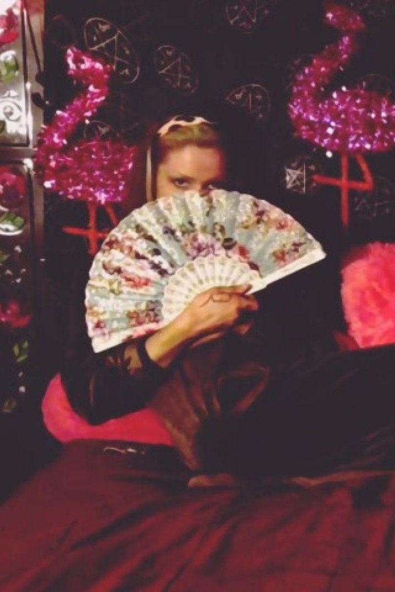 Throwback Beth Clips - Screenshot 1 of 4 - Alternative Girl