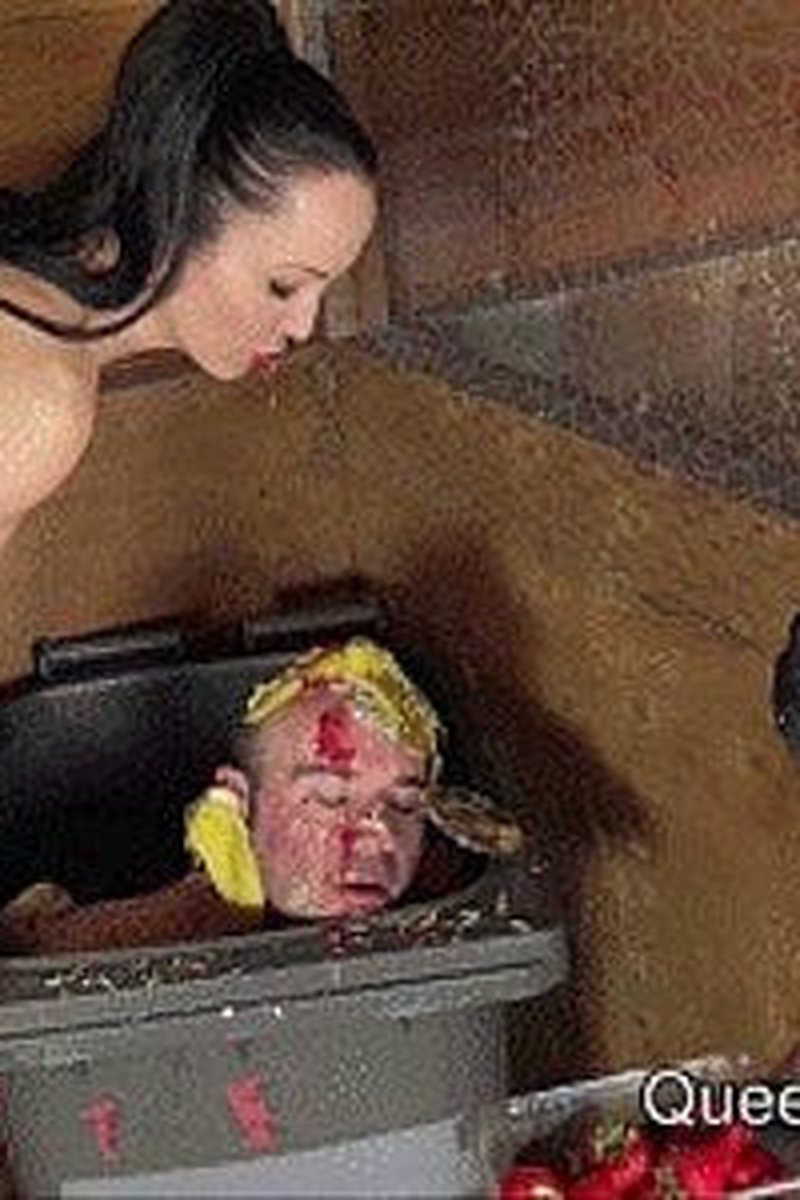 Human Garbage Bin (Mp 4) - Screenshot 1 of 4 - Domination