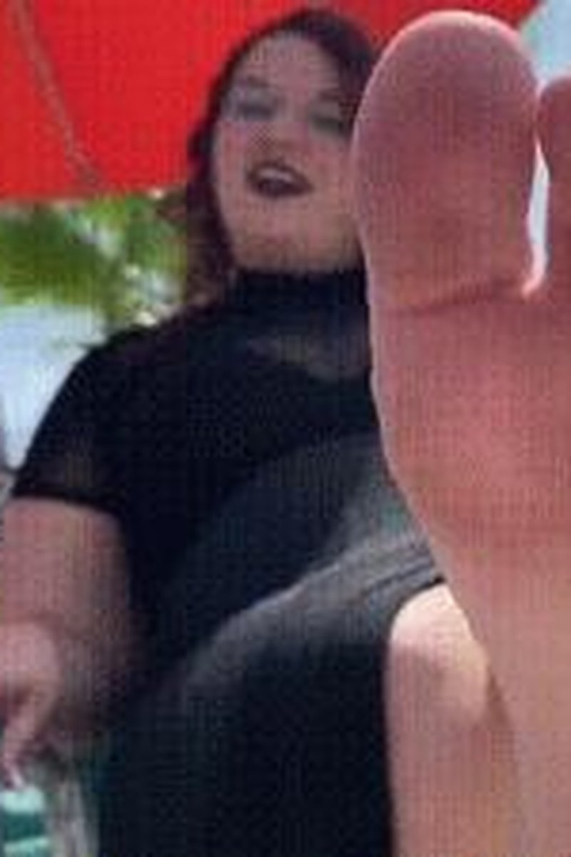 Pool Boy Humiliation - Screenshot 1 of 4 - BBW