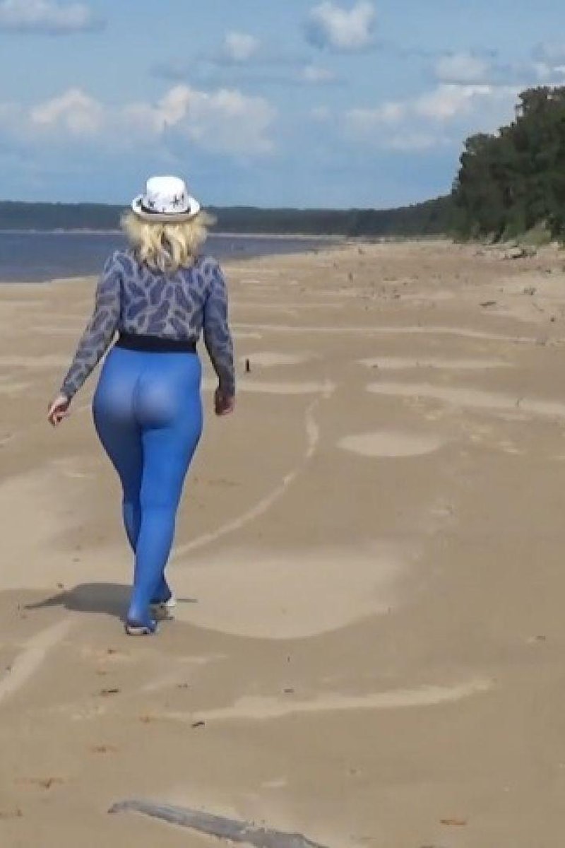 Blue Style 2 - Screenshot 1 of 4 - Babes