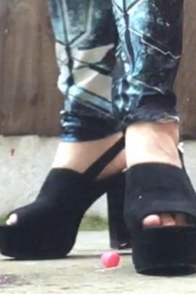 Arikajira Glitter Wand Crush High Heels - Screenshot 1 of 4 - Food