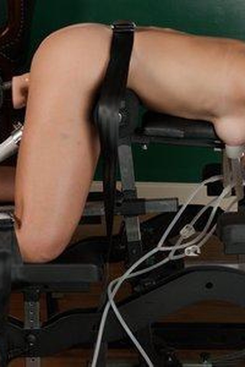 Kellfire In Penalty Buck (First Professional Porn Shoot) - Screenshot 1 of 4 - BDSM