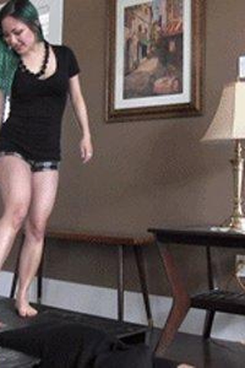 Tr - Face Trample Prison Box (Trampling) - Screenshot 1 of 4 - Boots
