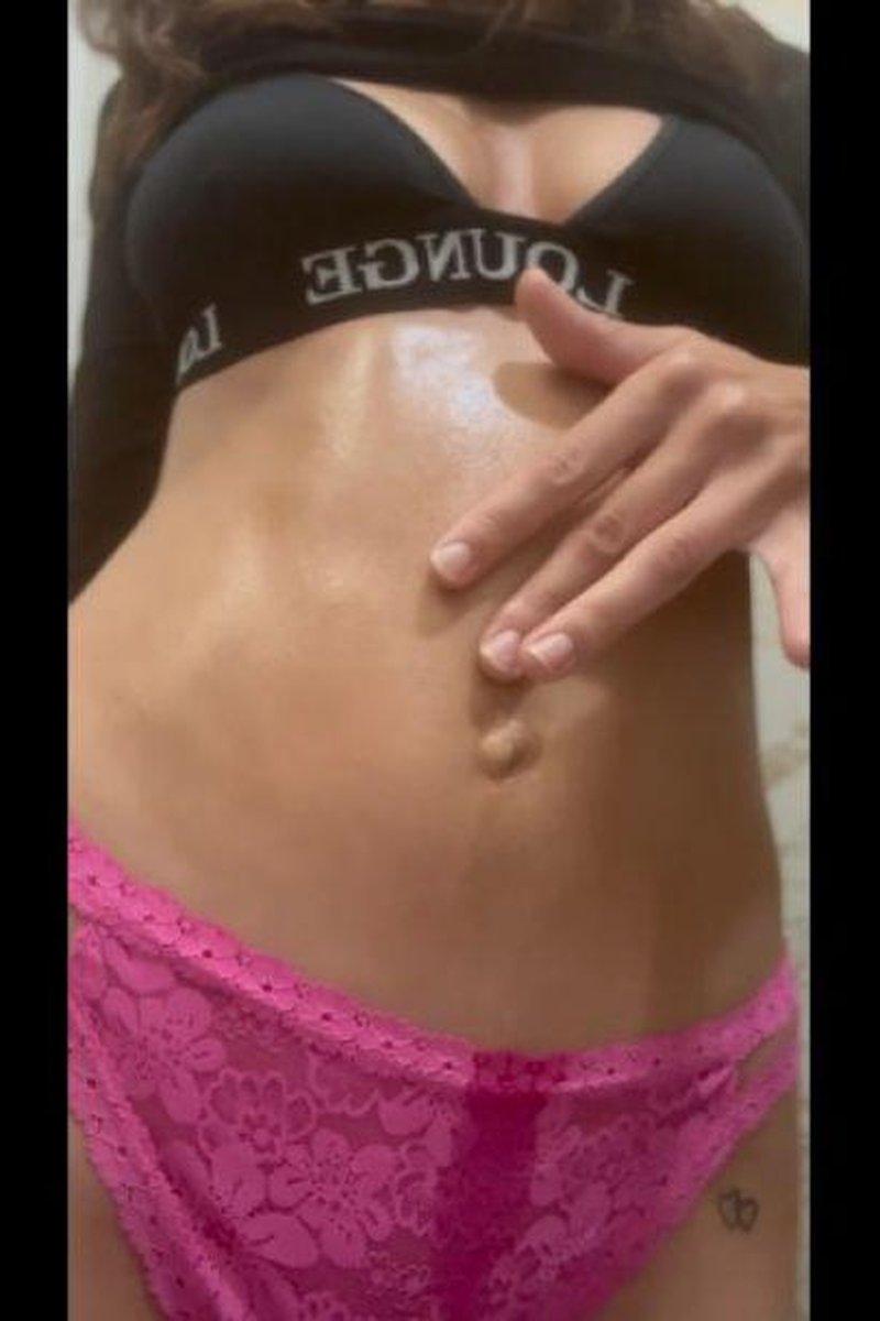 Oiled Belly Button Teasing - Screenshot 1 of 4 - Belly Fetish