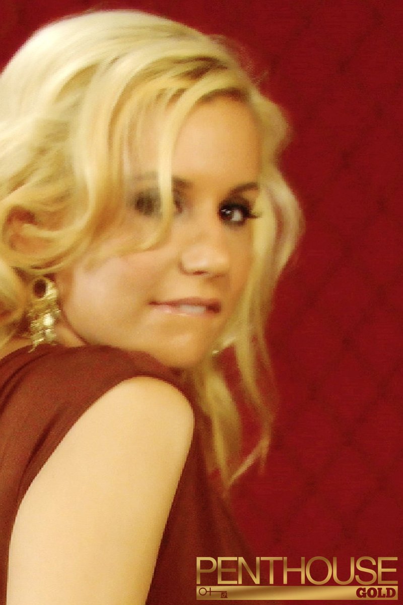 Striptease Mariah - Screenshot 1 of 4 - Hairless Pussy