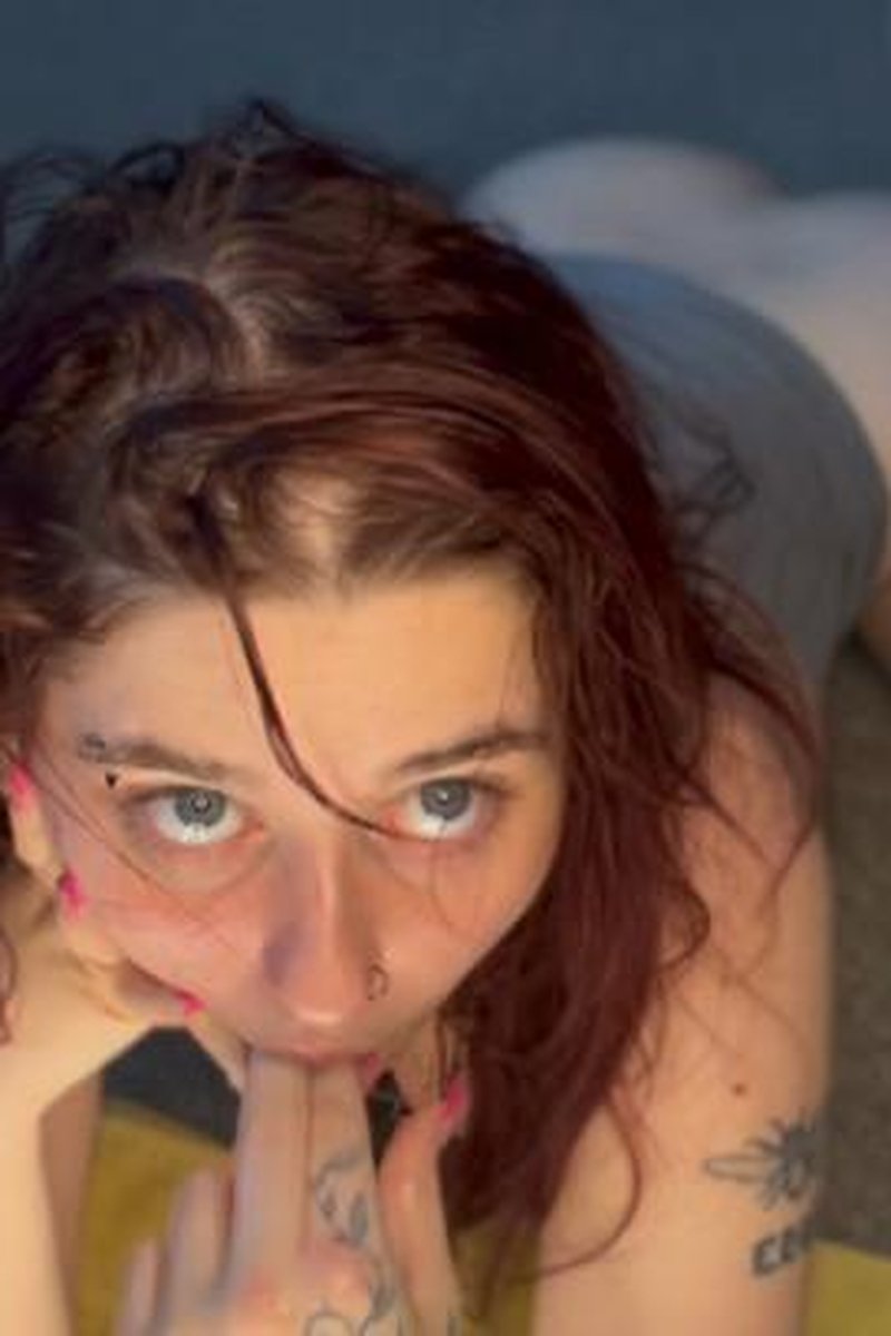 Gagging & Spit Play - Screenshot 1 of 4 - Babes