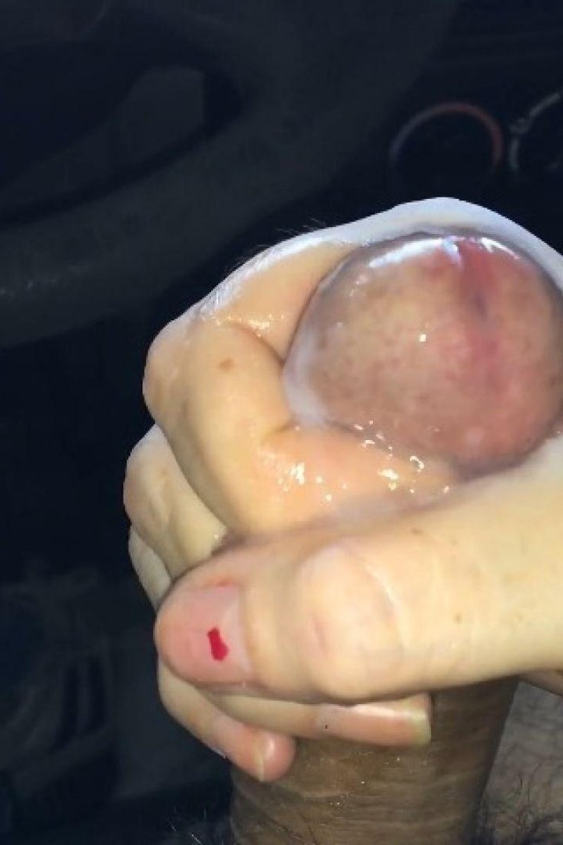 Best Handjob Ever - Screenshot 1 of 4 - Body Worship