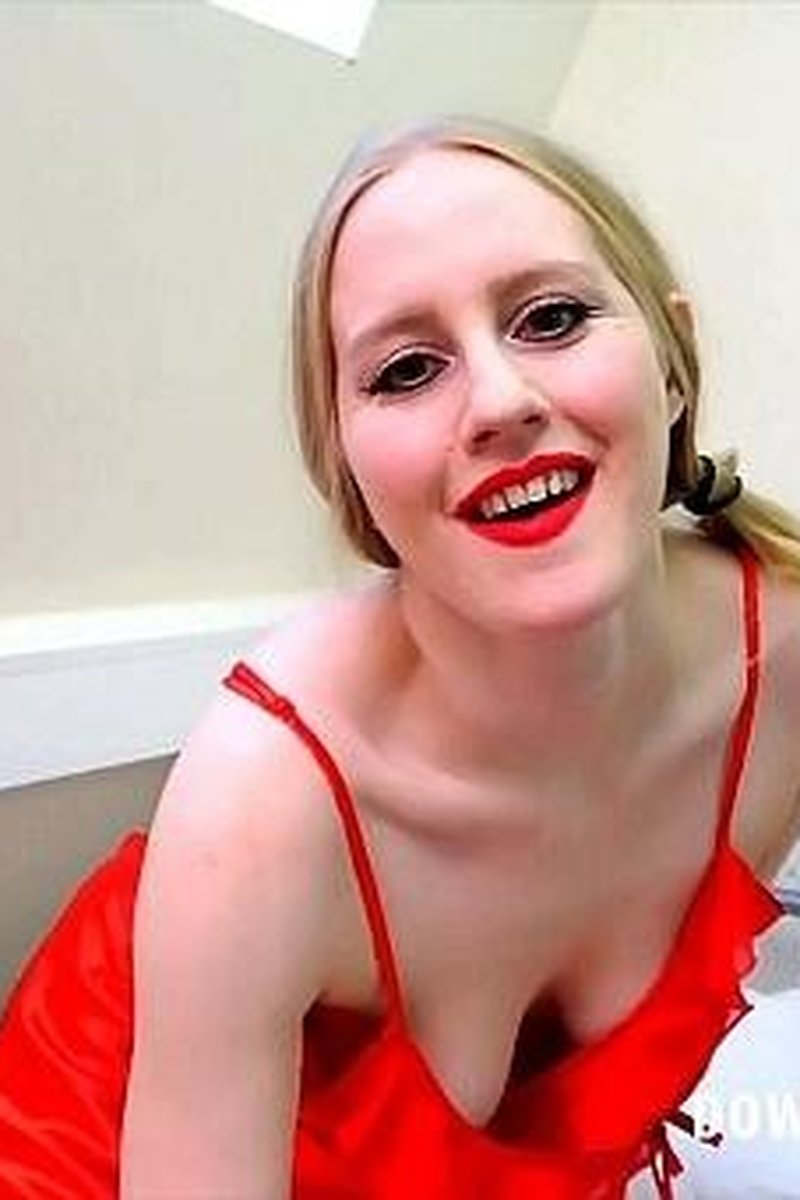 Lucy Lume - Screenshot 1 of 4 - Downblouse