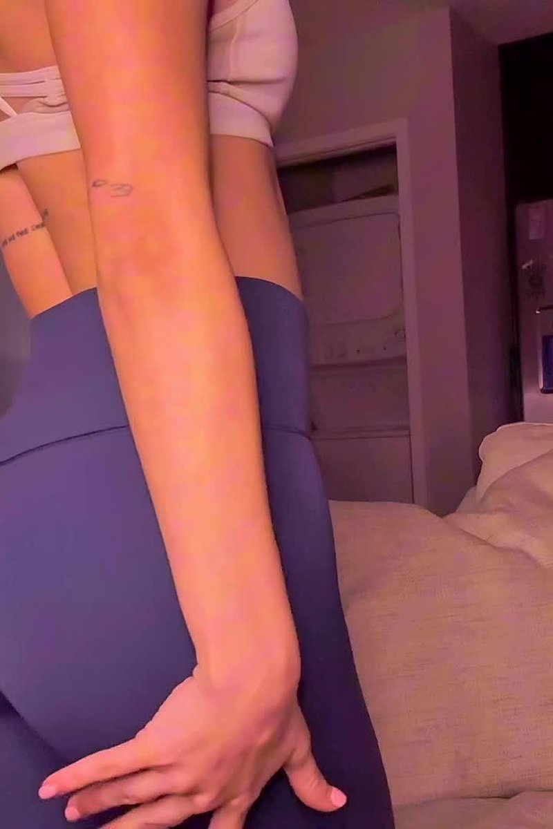 Legging Lover - Screenshot 1 of 4 - Ass Worship