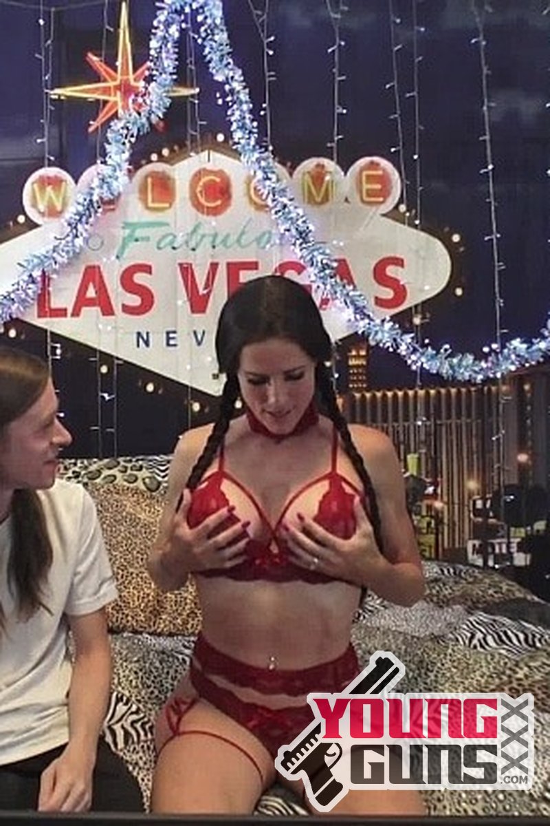 Sofie and Conor Coxxx Live Cam Show - Screenshot 1 of 4 - Braids