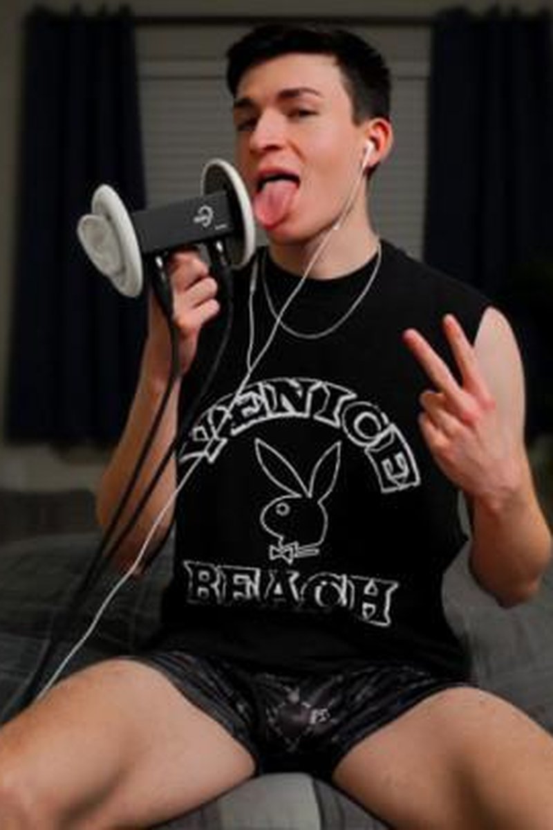 ASMR Licking Your Ears To Help You Unwind - Screenshot 1 of 4 - 3 Dio