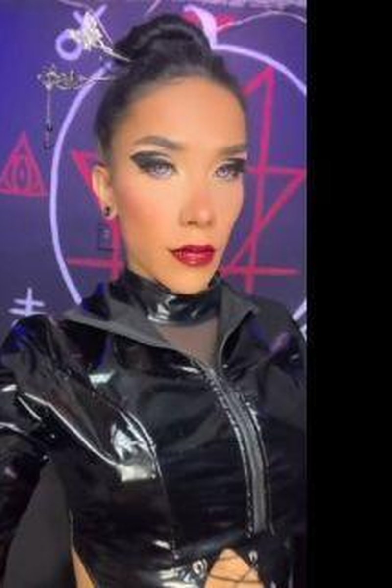 Various Gothic Makeups - Screenshot 1 of 4 - Babes