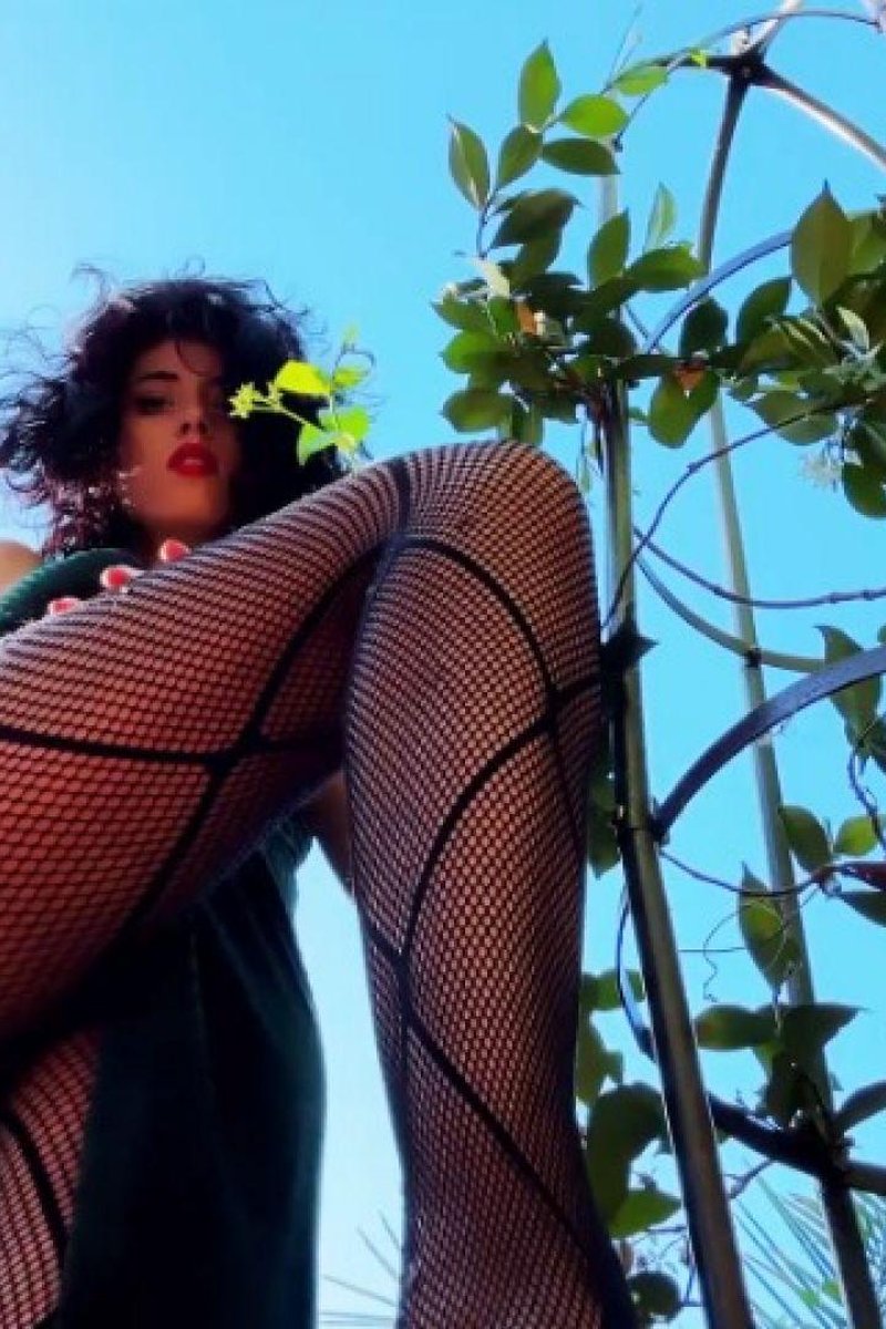 Giantess' Plaything - Screenshot 1 of 4 - Ass Worship