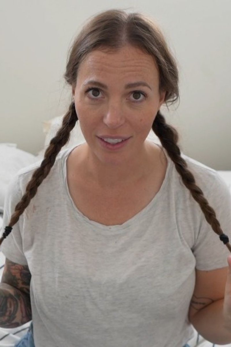 Sitter Gets Braces - Screenshot 1 of 4 - Blowjob