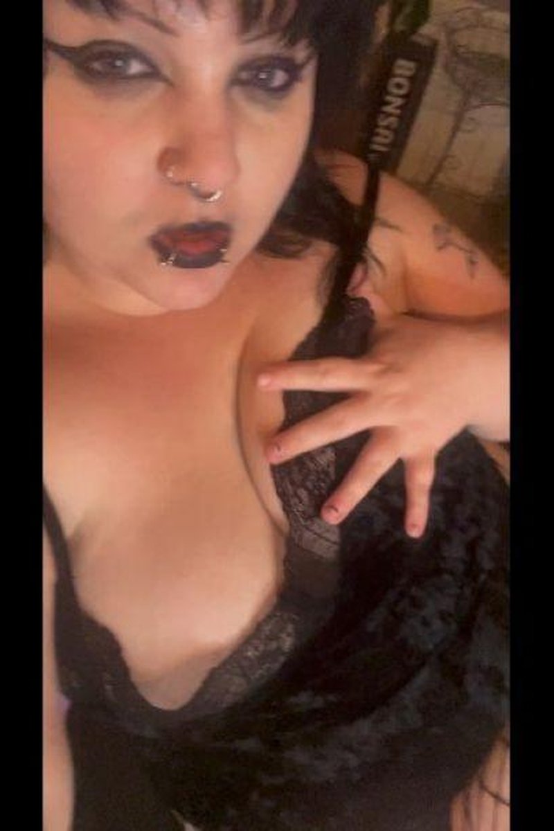 BBW Goth Slut - Screenshot 1 of 4 - BBW