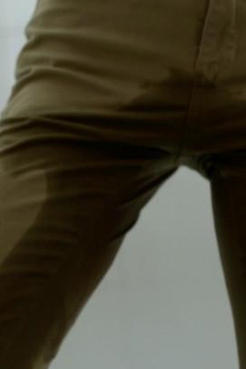 Piss Pants - Screenshot 1 of 4 - Golden Shower