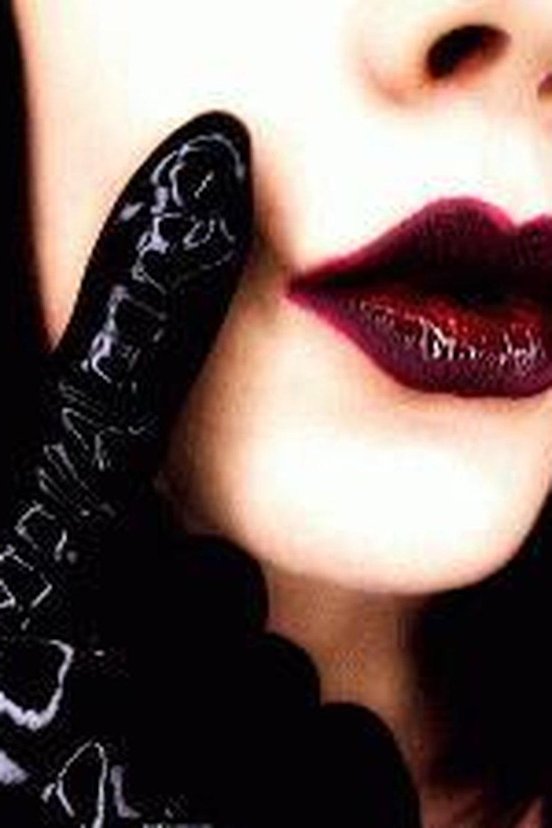 Dark Lips - Screenshot 1 of 4 - Captive