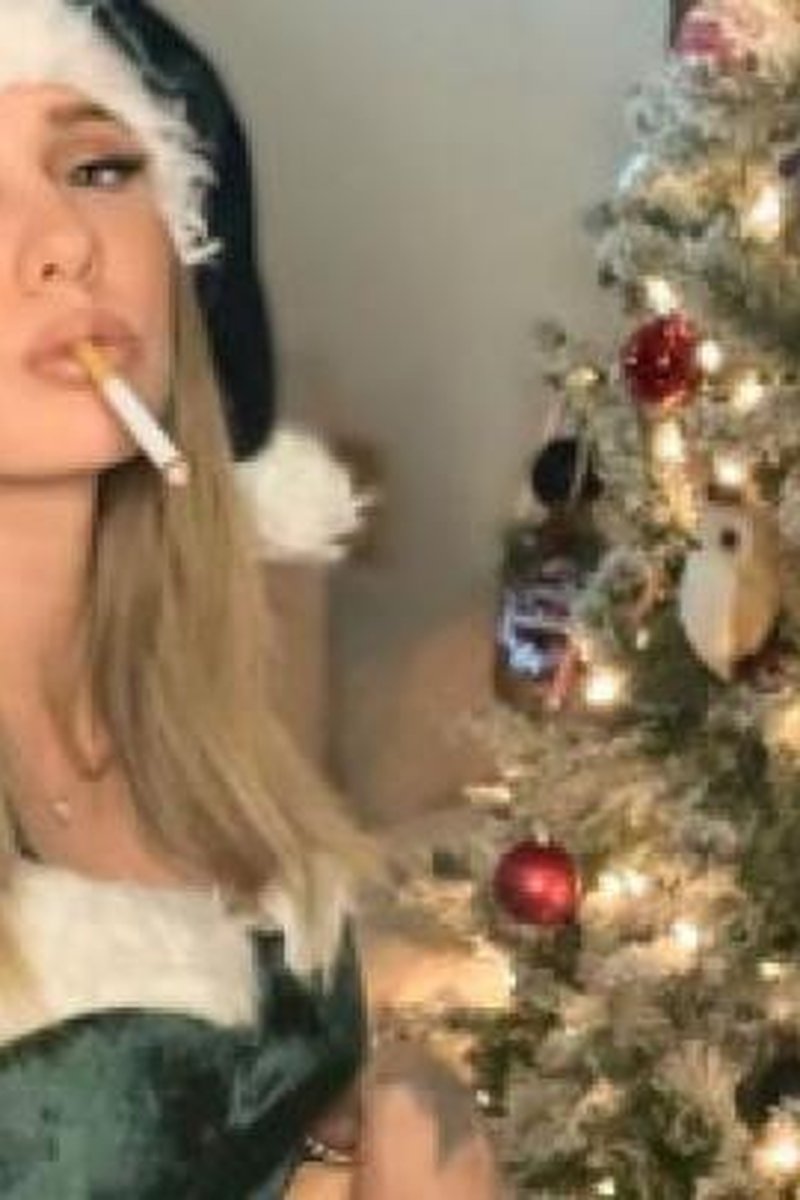 Two Cigarettes One Video - Screenshot 1 of 4 - Blonde Hair (Female)