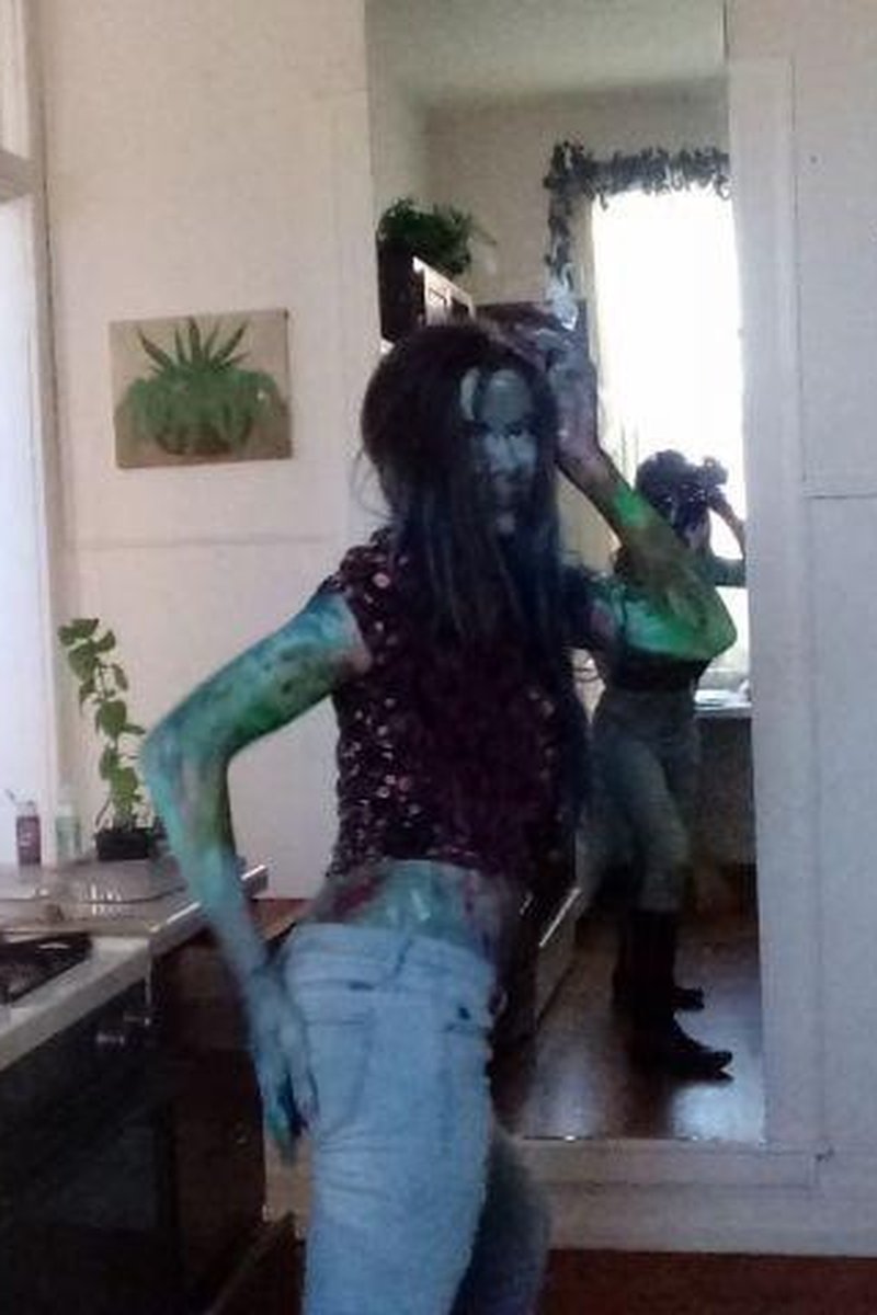 Dancing - Screenshot 1 of 4 - Babes