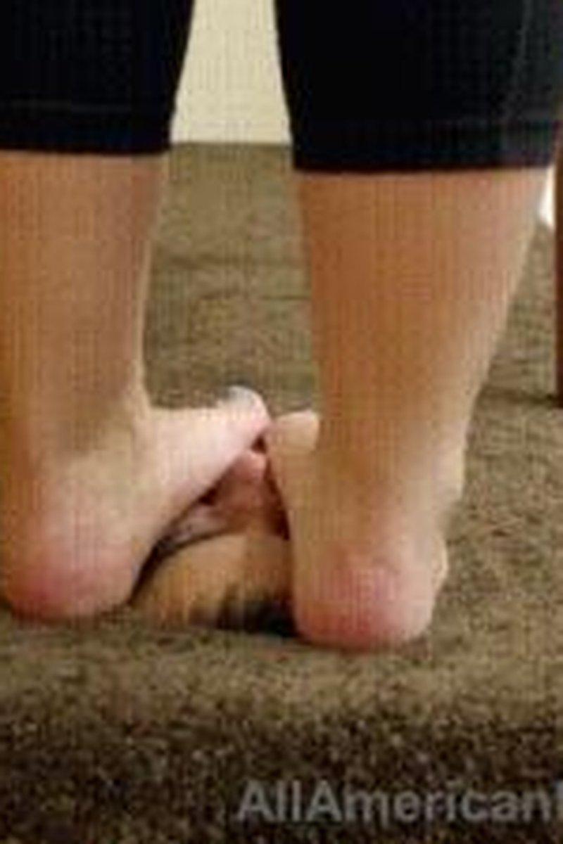 Barefoot Face Trample - Screenshot 1 of 4 - Face Trample Fetish
