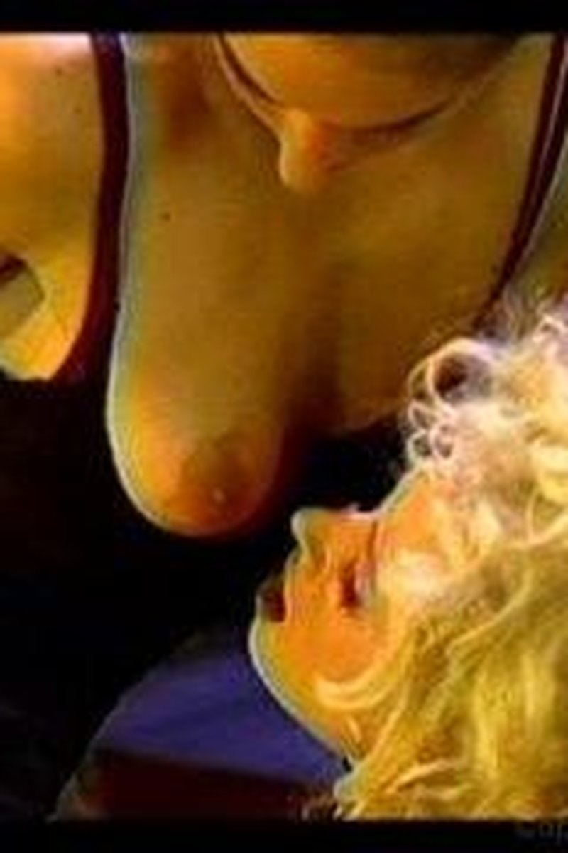 Horny Babes Lick Each Other - Screenshot 1 of 4