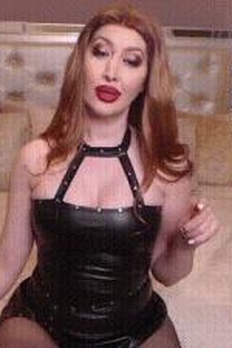 Glove Slave - Screenshot 1 of 4 - Babes