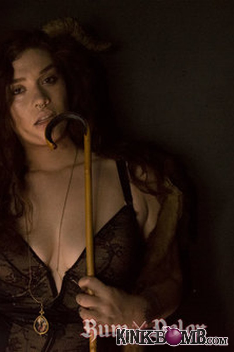 Rum Dolor: Lace Devil - Screenshot 1 of 4 - Curvy