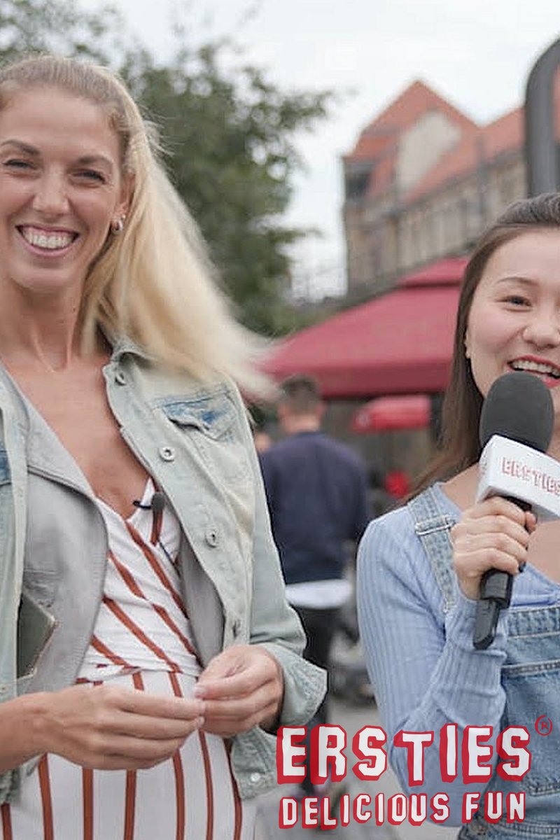 Squirting Street Interview - Screenshot 1 of 4 - European