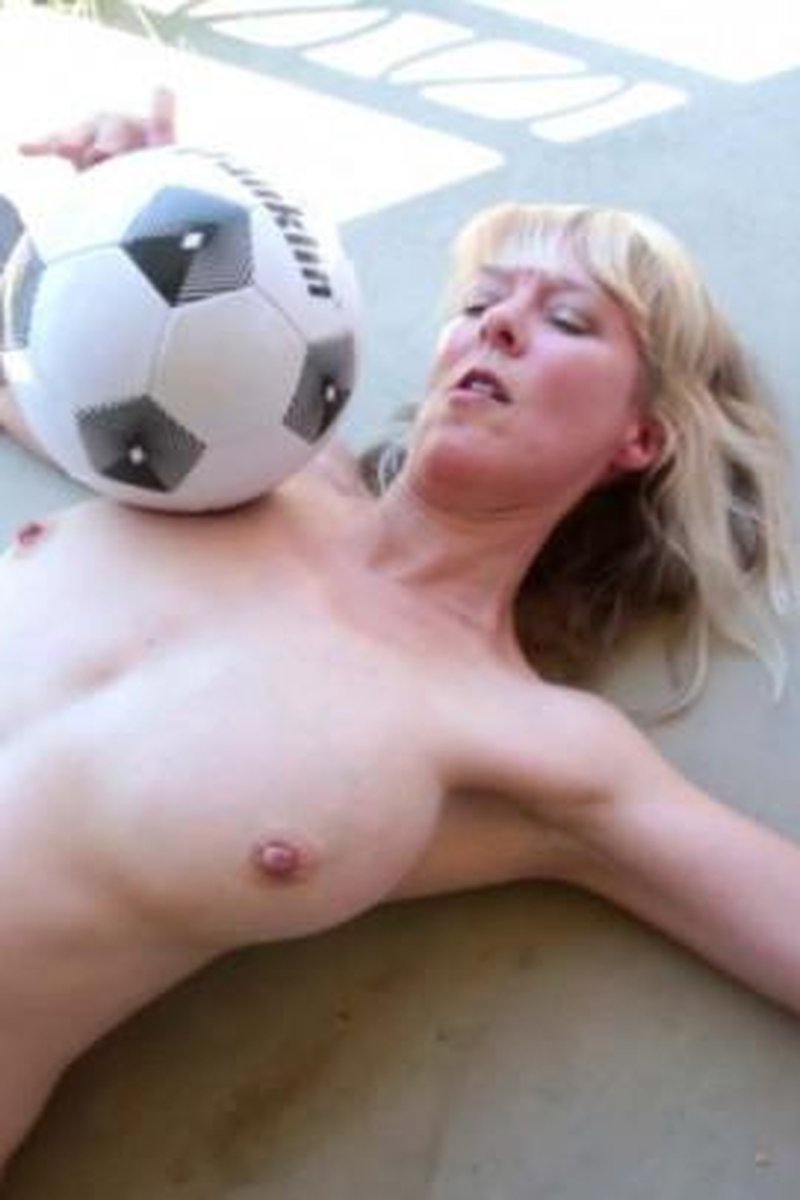 Soccer MILF Fun - Screenshot 1 of 4 - Babes