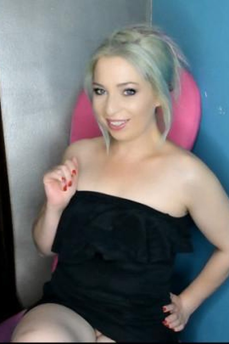 Hostage - Screenshot 1 of 4 - Bitch