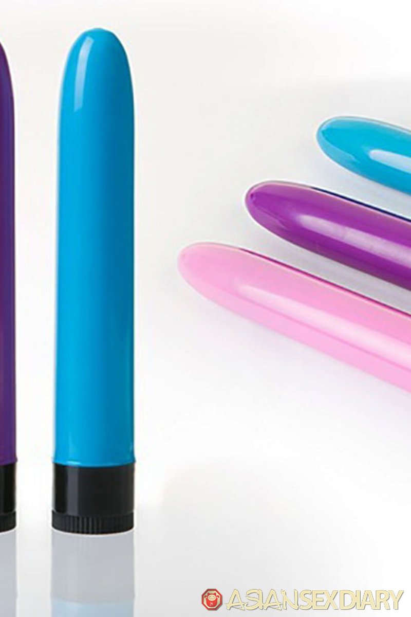 Vibrating Dildo - Screenshot 1 of 4 - Extras