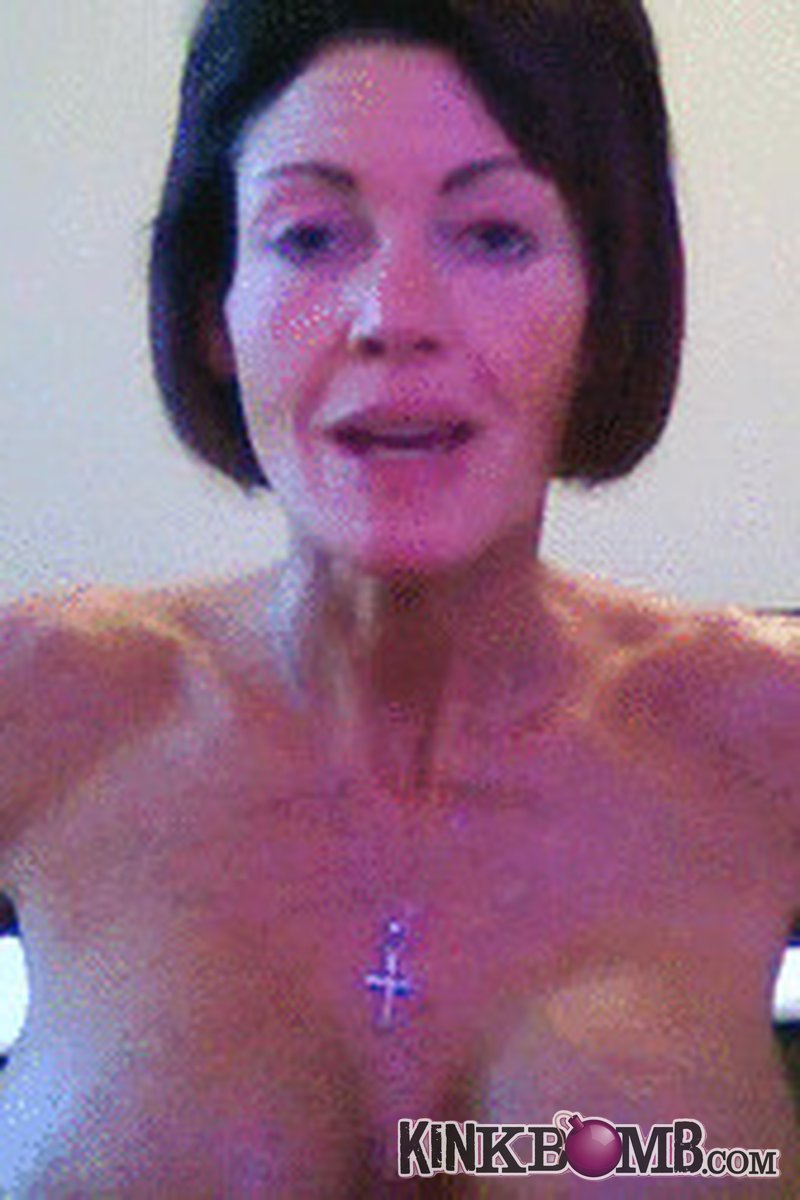 Musclegoddess: Topless Workout-Huge Breasts & Muscle Goddess - Screenshot 1 of 4 - Muscular