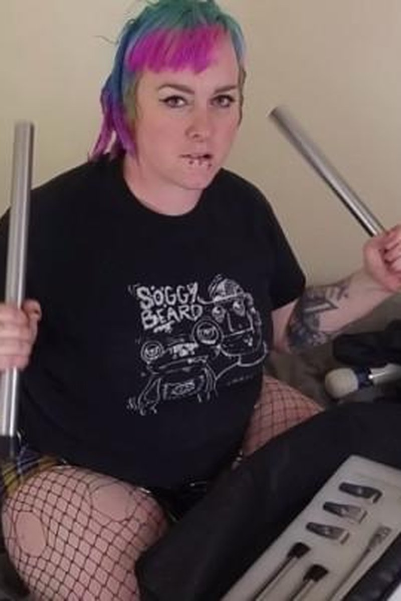 Vagablog: Fuckmachine Unboxing -Non Nude - Screenshot 1 of 4 - BBW