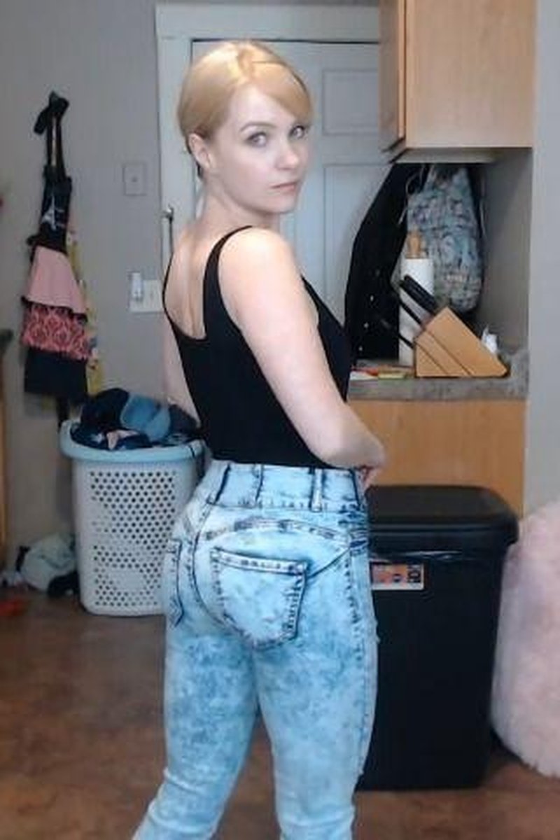 Happys Clothes - Screenshot 1 of 4 - Ass Fetish