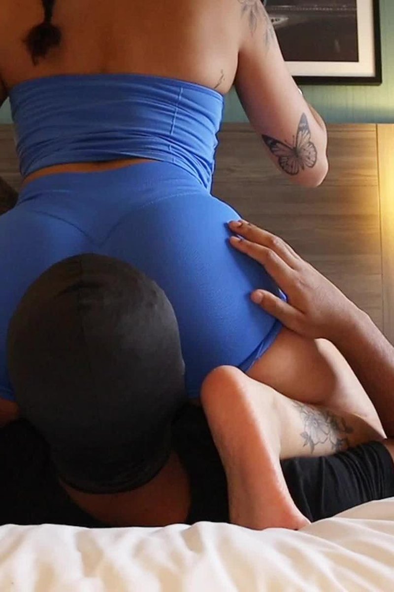 Squashed By Caramel - Screenshot 1 of 4 - Ass Kissing