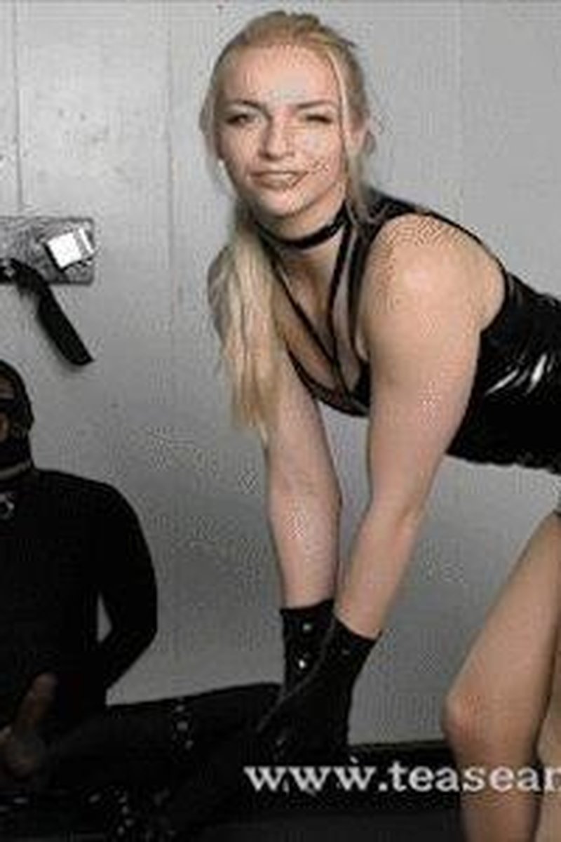 Broken Countdown - Screenshot 1 of 4 - Bondage