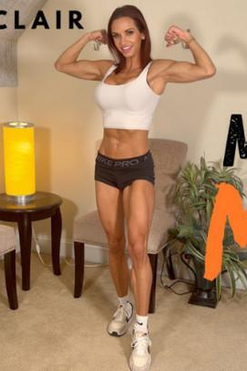 Muscle MILF - Screenshot 1 of 4 - Bicepflexing