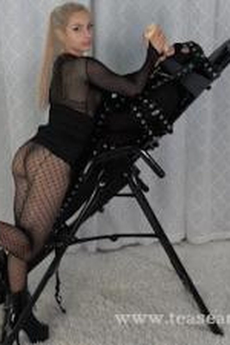 Inversion Cocksucker - Screenshot 1 of 4 - Bondage