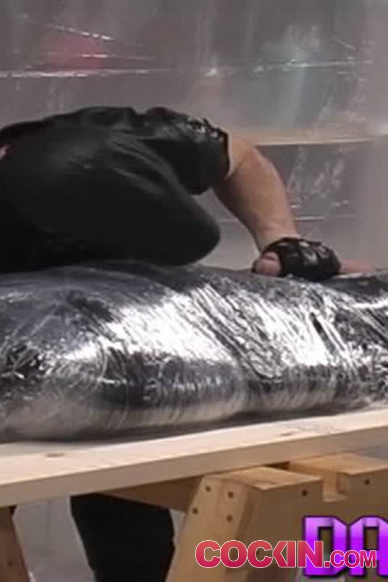 Mummy Unleashed - Screenshot 1 of 4 - Blowjob