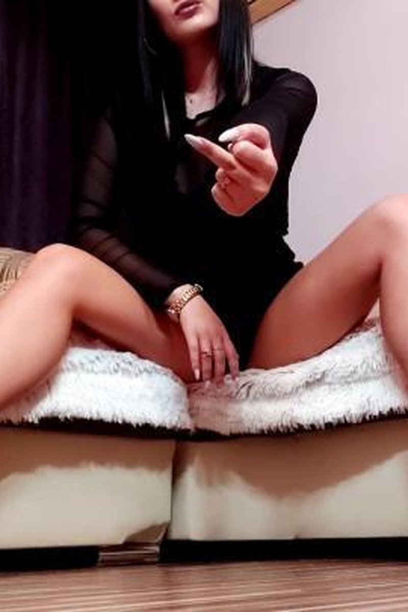 Mesmerizing State - Screenshot 1 of 4 - Femdom