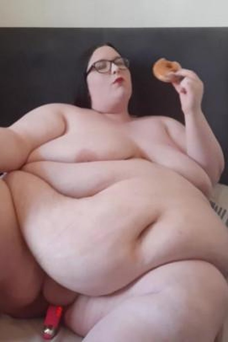 Ssbbw Eats Donuts Until She Cums - Screenshot 1 of 4 - BBW