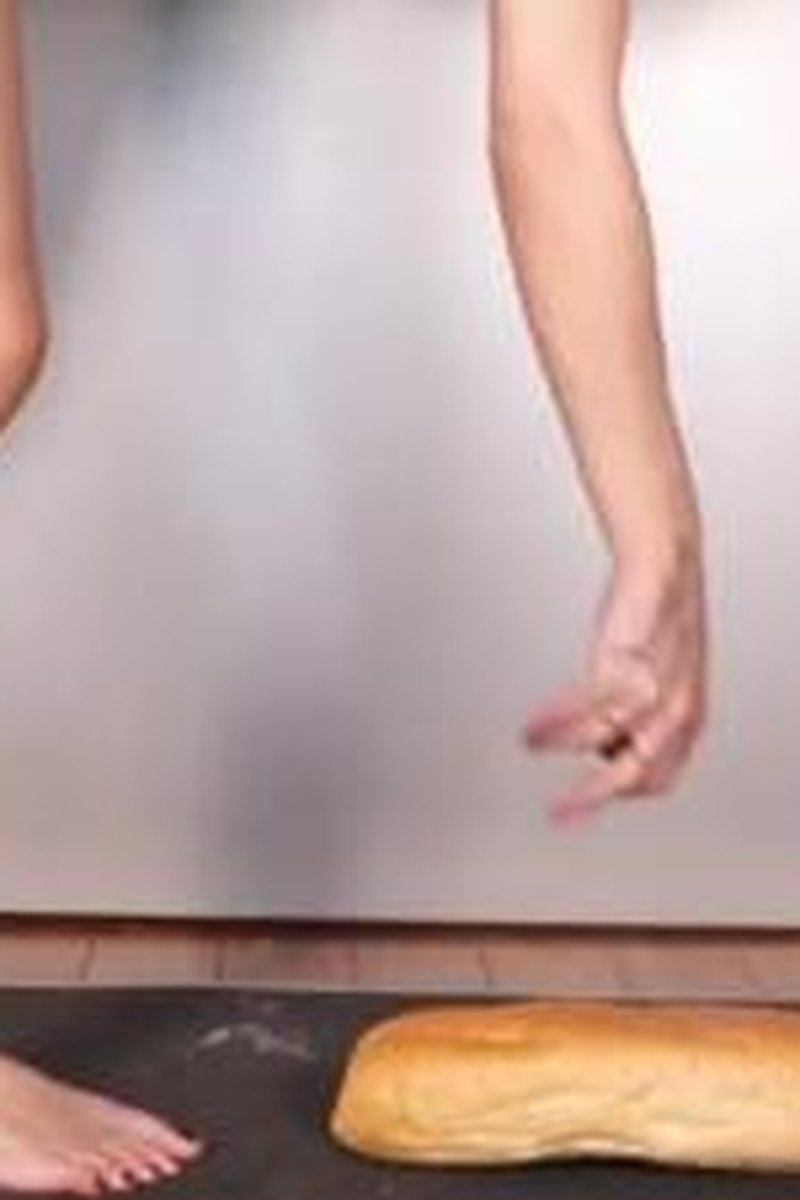 Petite Goddess Bread Trample - Screenshot 1 of 4 - Food