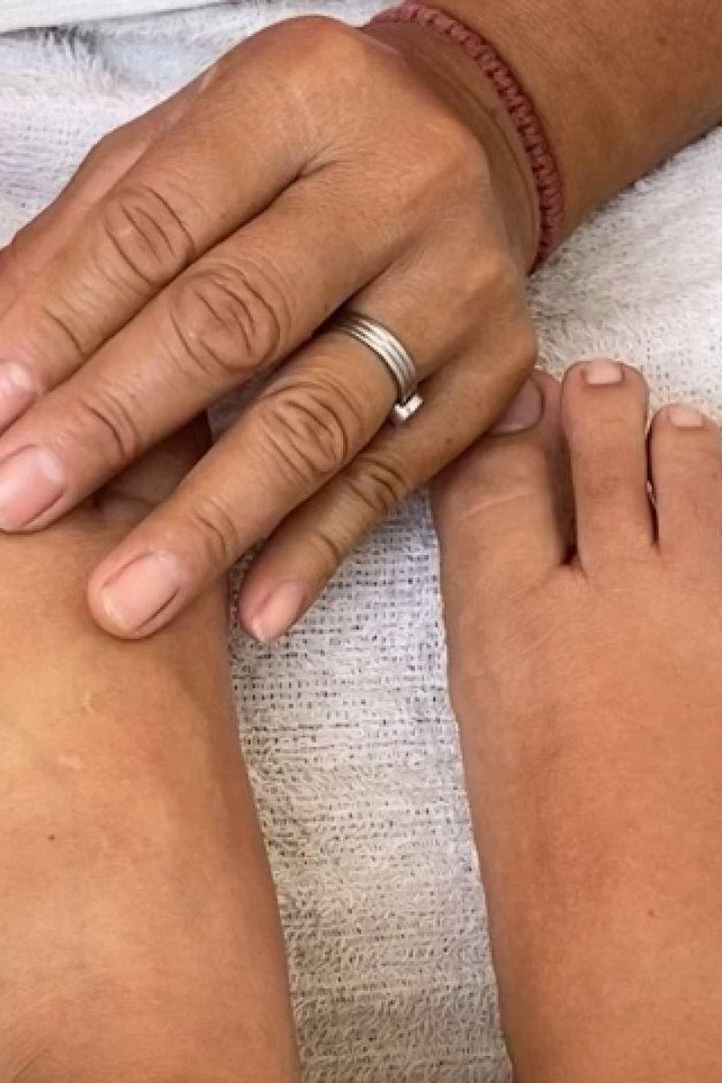 Pedicure - Screenshot 1 of 4 - Natural Tits