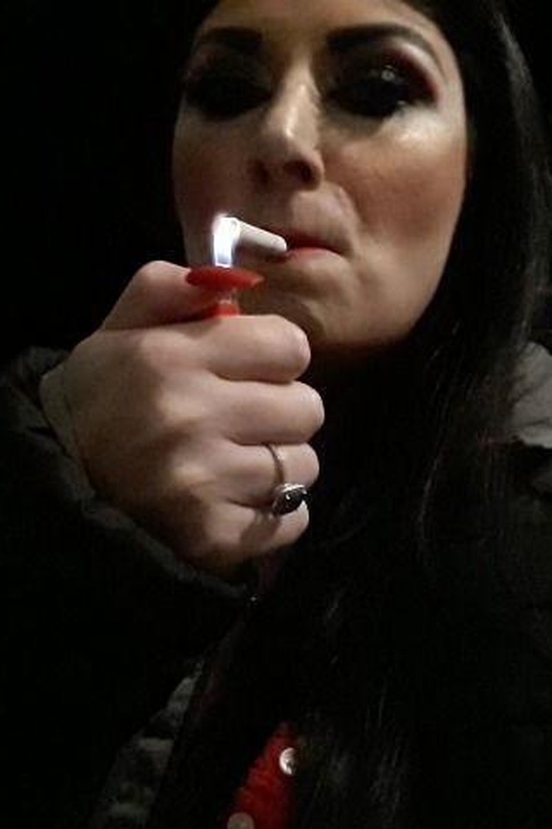 Smoking Outside - Screenshot 1 of 4 - BBW