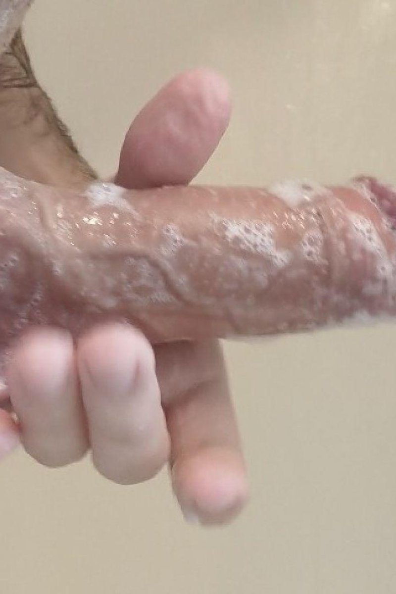 Shower Rub - Screenshot 1 of 4 - Bathroom
