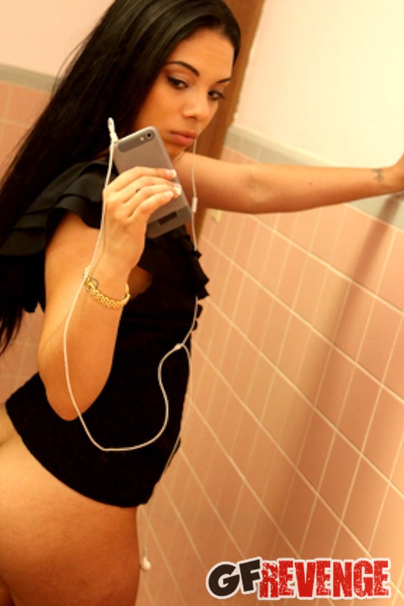 Look Back At It - Screenshot 1 of 4 - Latin Woman