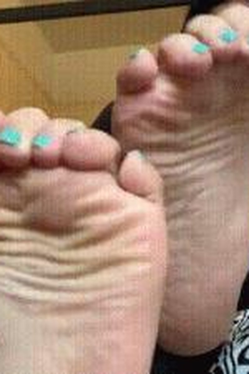Blue Pedicure - Screenshot 1 of 4 - Foot Fetish