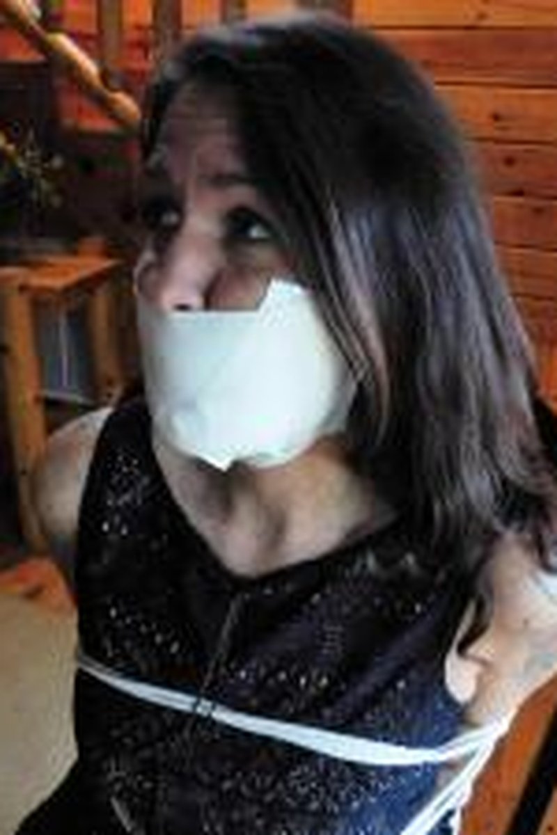 Date Night Gone Wrong - Screenshot 1 of 4 - Bondage